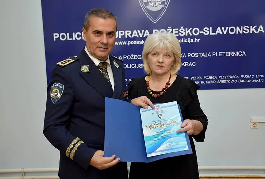 /FOTO/ Uručene pisane povale načelnika Policijske uprave požeško-slavonske policijskim službenicima i namještenicima u prigodi Dana policije