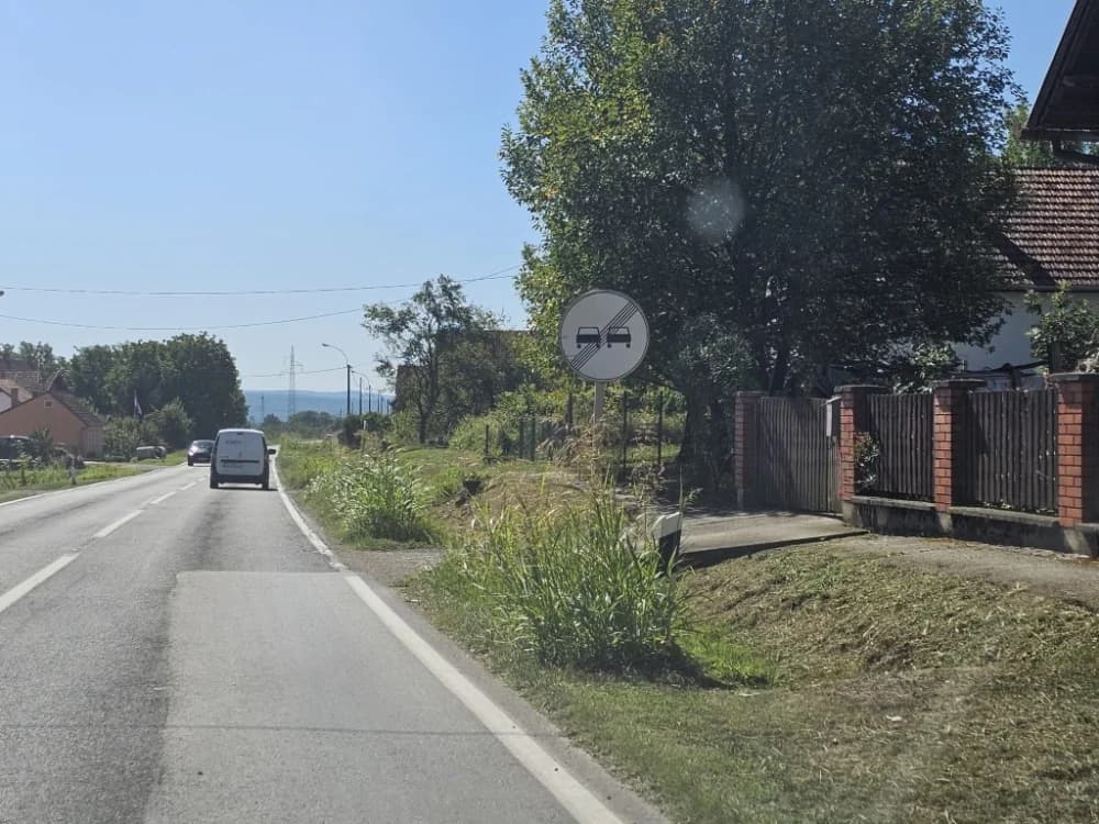 Ovo je naša stvarnost uz državnu cestu: Možda će pokositi kada padne prvi snijeg!