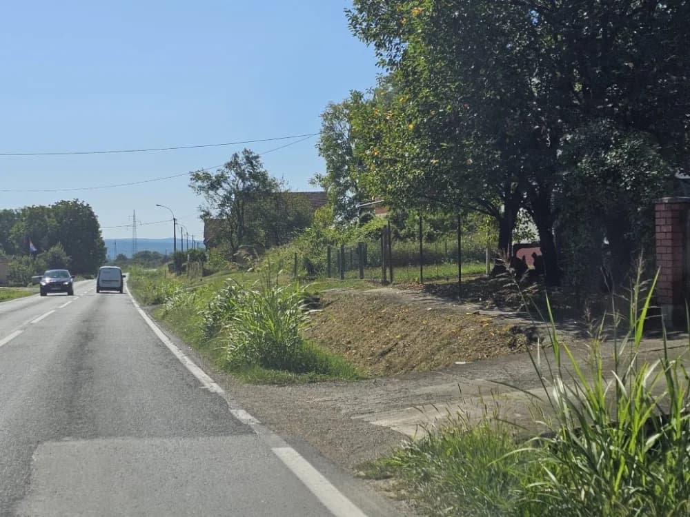 Ovo je naša stvarnost uz državnu cestu: Možda će pokositi kada padne prvi snijeg!