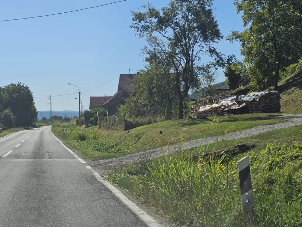 Ovo je naša stvarnost uz državnu cestu: Možda će pokositi kada padne prvi snijeg!