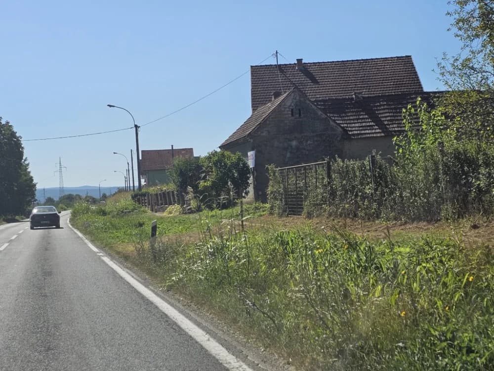 Ovo je naša stvarnost uz državnu cestu: Možda će pokositi kada padne prvi snijeg!