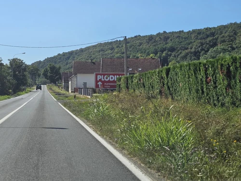 Ovo je naša stvarnost uz državnu cestu: Možda će pokositi kada padne prvi snijeg!