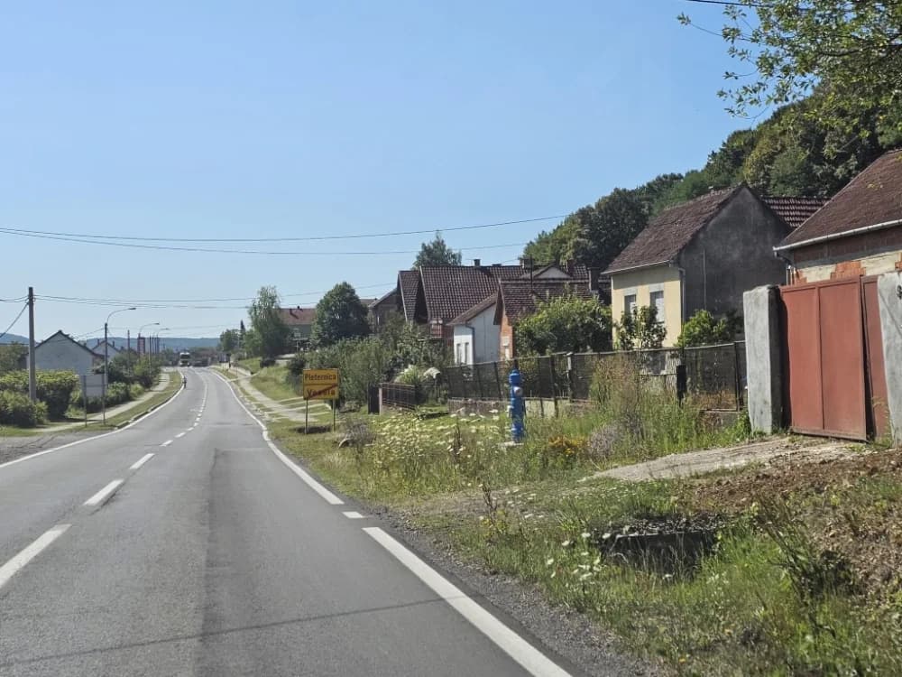 Ovo je naša stvarnost uz državnu cestu: Možda će pokositi kada padne prvi snijeg!