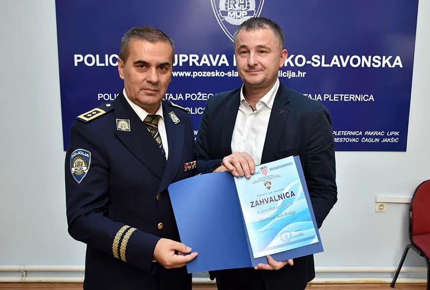 /FOTO/ Uručene pisane povale načelnika Policijske uprave požeško-slavonske policijskim službenicima i namještenicima u prigodi Dana policije