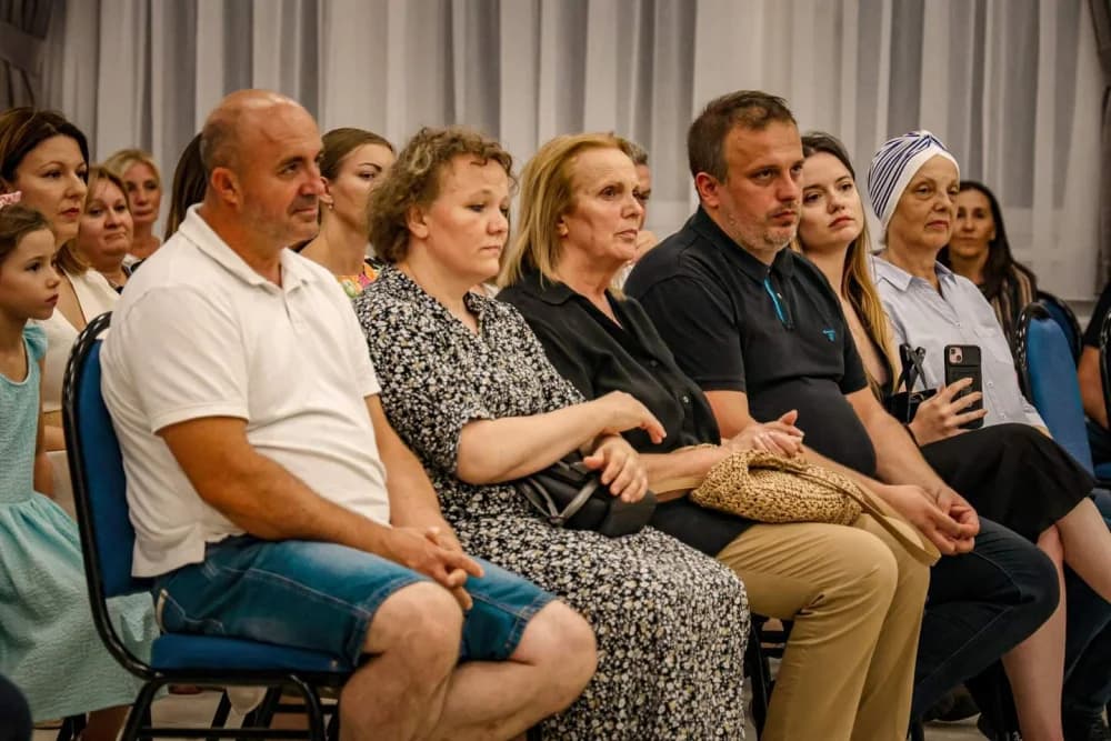 SJEĆANJE NA NEUMORNOG ČELNIKA: Memorijalni koncert u čast Stanka Raguža okupio brojne izvođače i više od 300 posjetitelja