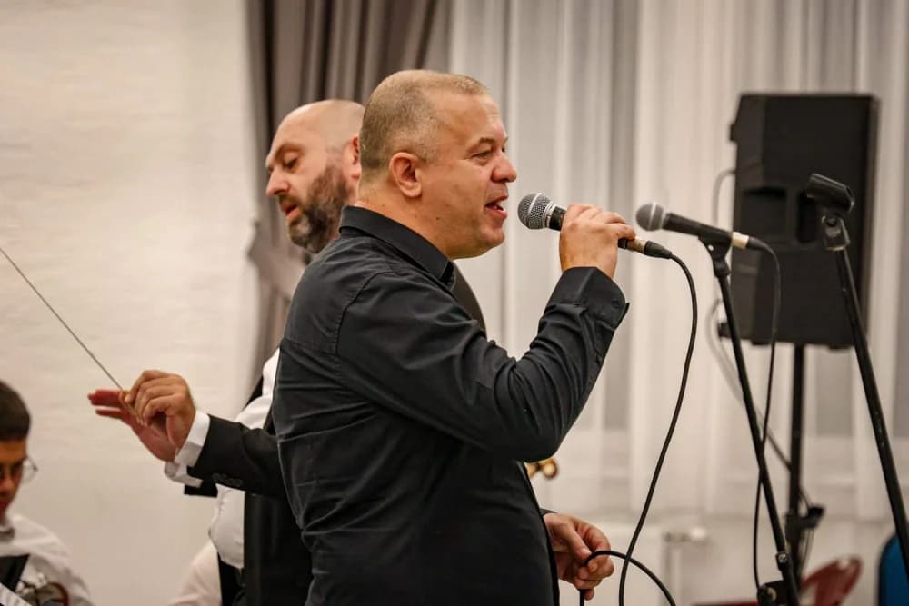SJEĆANJE NA NEUMORNOG ČELNIKA: Memorijalni koncert u čast Stanka Raguža okupio brojne izvođače i više od 300 posjetitelja