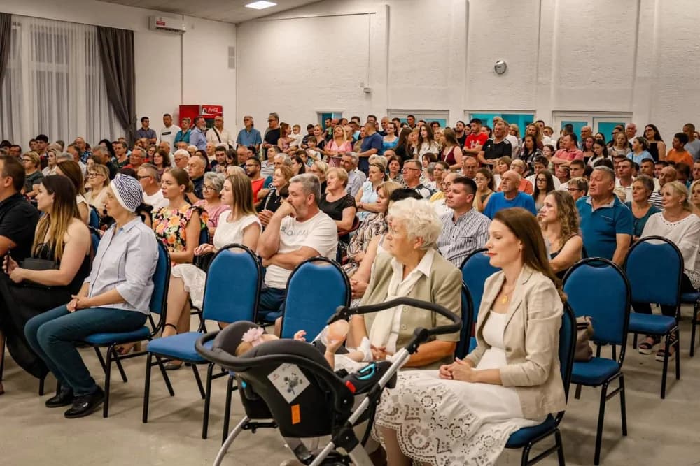 SJEĆANJE NA NEUMORNOG ČELNIKA: Memorijalni koncert u čast Stanka Raguža okupio brojne izvođače i više od 300 posjetitelja