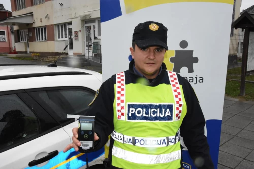 Imao je samo 1,86 promila i upravljao osobnim automobilom - prenoćio je u policiji