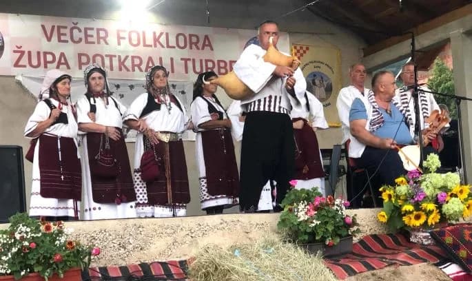 PLETERNIČKI KUD “RAMA“ Zapažen nastup na manifestaciji ”Večer folklora župa Potkraj i Turbe” u Bosni i Hercegovini
