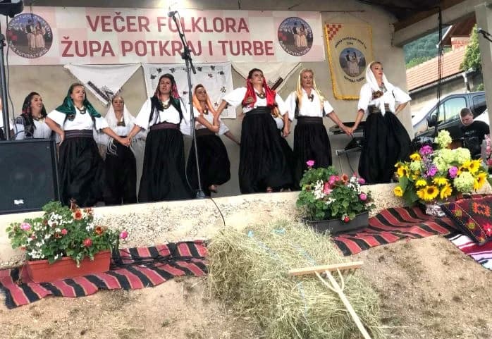 PLETERNIČKI KUD “RAMA“ Zapažen nastup na manifestaciji ”Večer folklora župa Potkraj i Turbe” u Bosni i Hercegovini