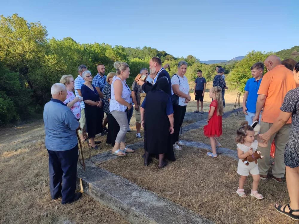 ILINJE U STRIJEŽEVICI: Bogosluženje uz mali broj vjernika – izostali prigodni program i narodno veselje