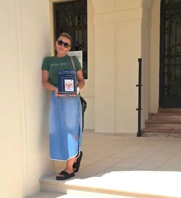 ŠKOLSKA KNJIŽNICA U PLETERNICI: Knjižničarka Ivana Strapač izdala svoju prvu zbirku poezije ʼFeniksova pjesmaʼ