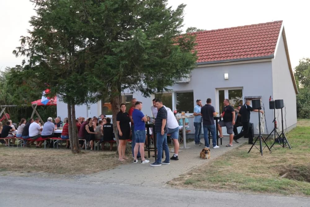 MJEŠTANI NA OKUPU: Žitelji Novih Bešinaca družili se sa susjedima, te onima koji rade u inozemstvu