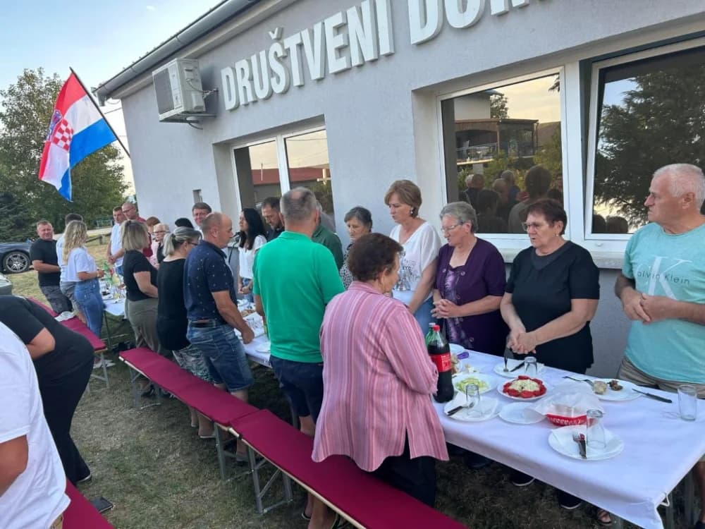 MJEŠTANI NA OKUPU: Žitelji Novih Bešinaca družili se sa susjedima, te onima koji rade u inozemstvu