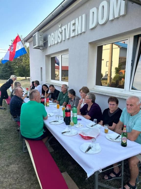 MJEŠTANI NA OKUPU: Žitelji Novih Bešinaca družili se sa susjedima, te onima koji rade u inozemstvu
