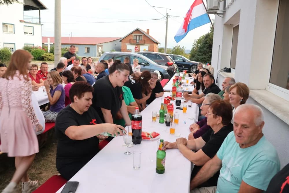 MJEŠTANI NA OKUPU: Žitelji Novih Bešinaca družili se sa susjedima, te onima koji rade u inozemstvu