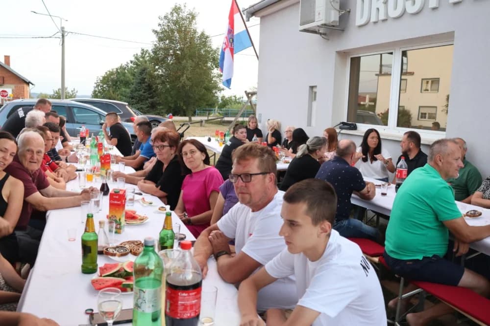 MJEŠTANI NA OKUPU: Žitelji Novih Bešinaca družili se sa susjedima, te onima koji rade u inozemstvu