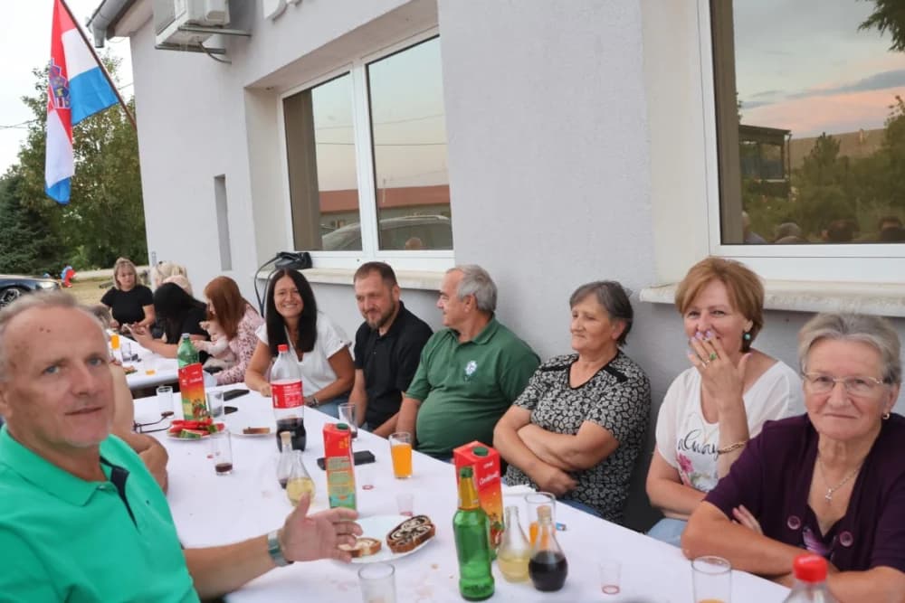 MJEŠTANI NA OKUPU: Žitelji Novih Bešinaca družili se sa susjedima, te onima koji rade u inozemstvu