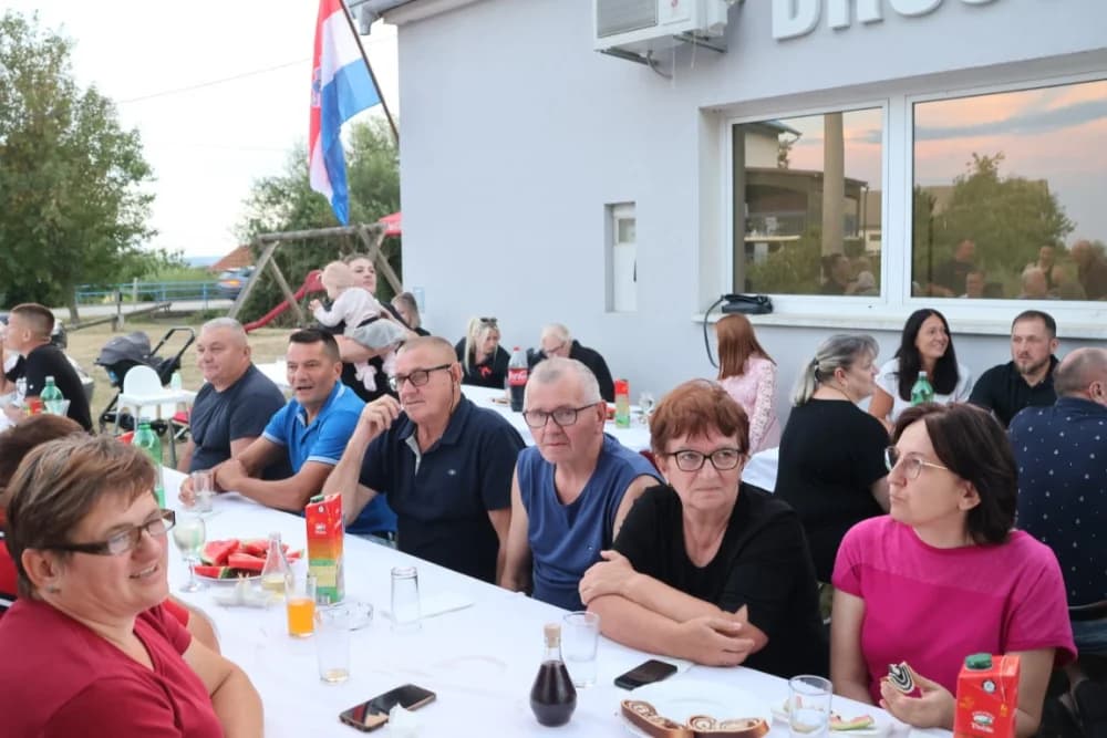 MJEŠTANI NA OKUPU: Žitelji Novih Bešinaca družili se sa susjedima, te onima koji rade u inozemstvu