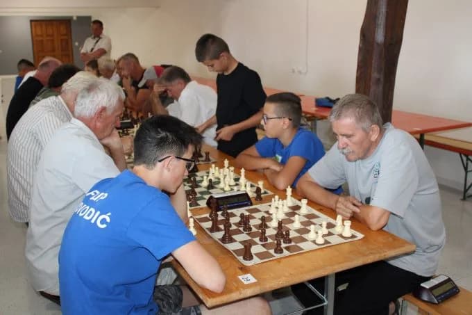 ODRŽAN ŠAHOVSKI TURNIR U ČAGLINU: Prvo mjesto osvojio velemajstor Zoran Jovanović