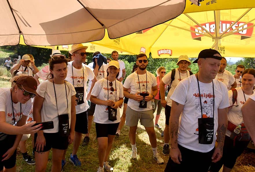 [FOTOGALERIJA] Uz jelo i piće kaptolačkim vinogradima prošlo više od četiri stotine sudionika
