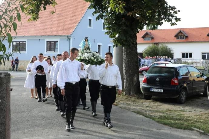 Na blagdan Gospe Snježne u Buku održana 10. Smotra pučkog crkvenog pjevanja