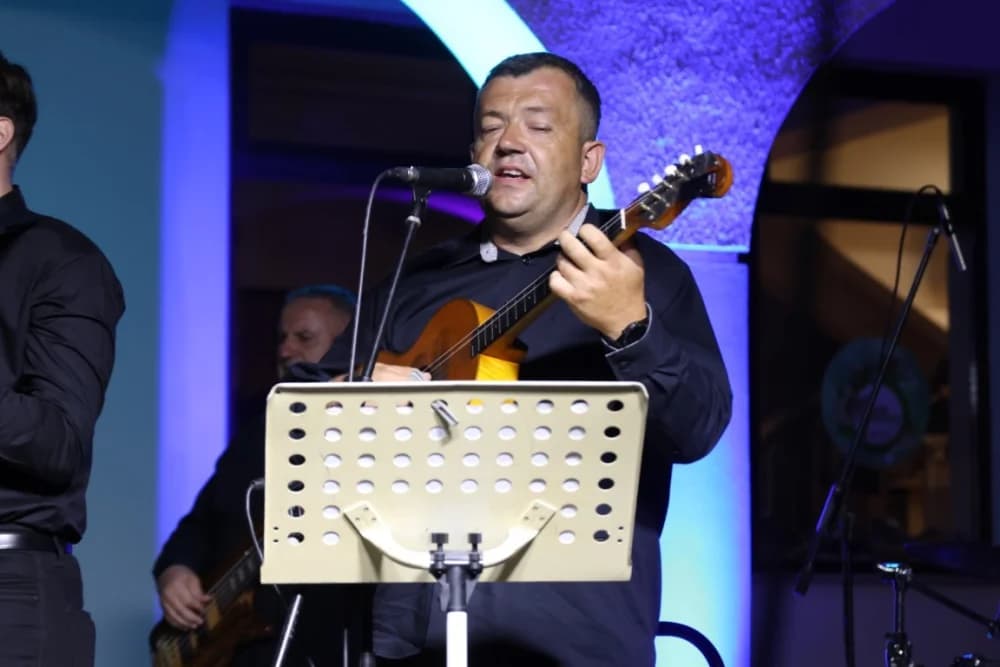 Domaćih sedam glazbenika u čast legendarnog Kiće Slabinca pjevalo i sviralo njegove najljepše pjesme
