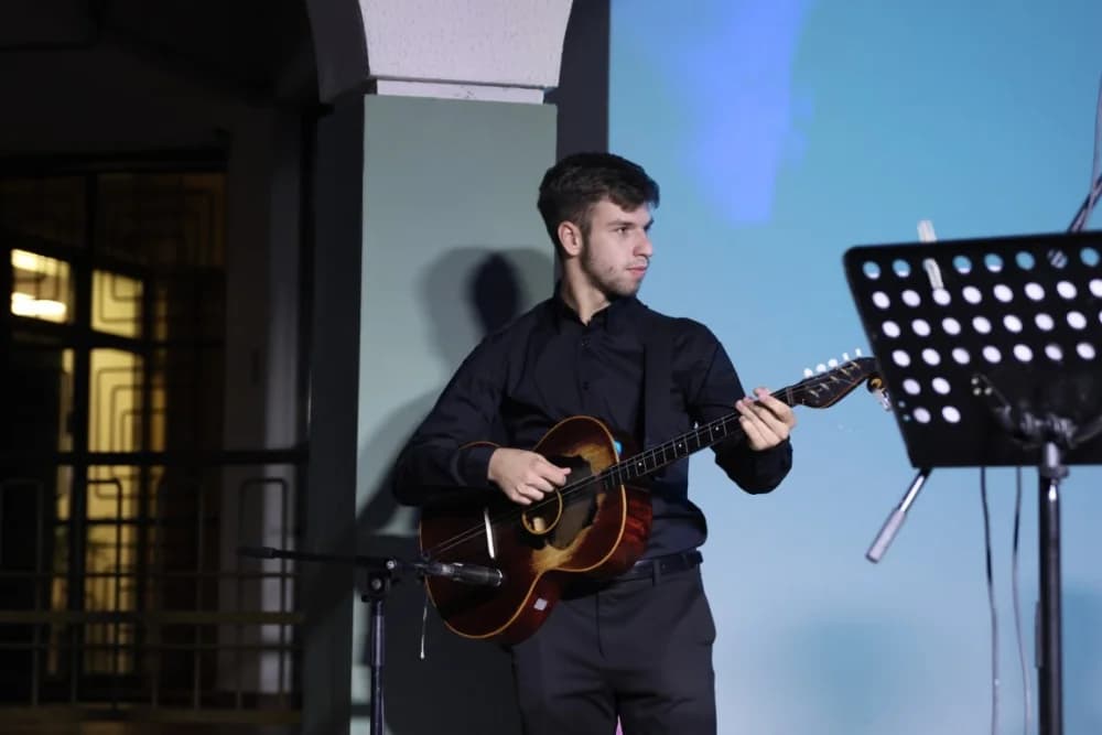 Domaćih sedam glazbenika u čast legendarnog Kiće Slabinca pjevalo i sviralo njegove najljepše pjesme