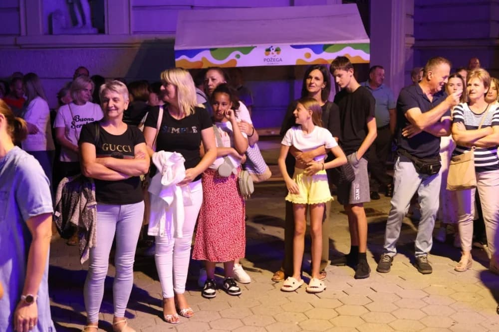 Domaćih sedam glazbenika u čast legendarnog Kiće Slabinca pjevalo i sviralo njegove najljepše pjesme