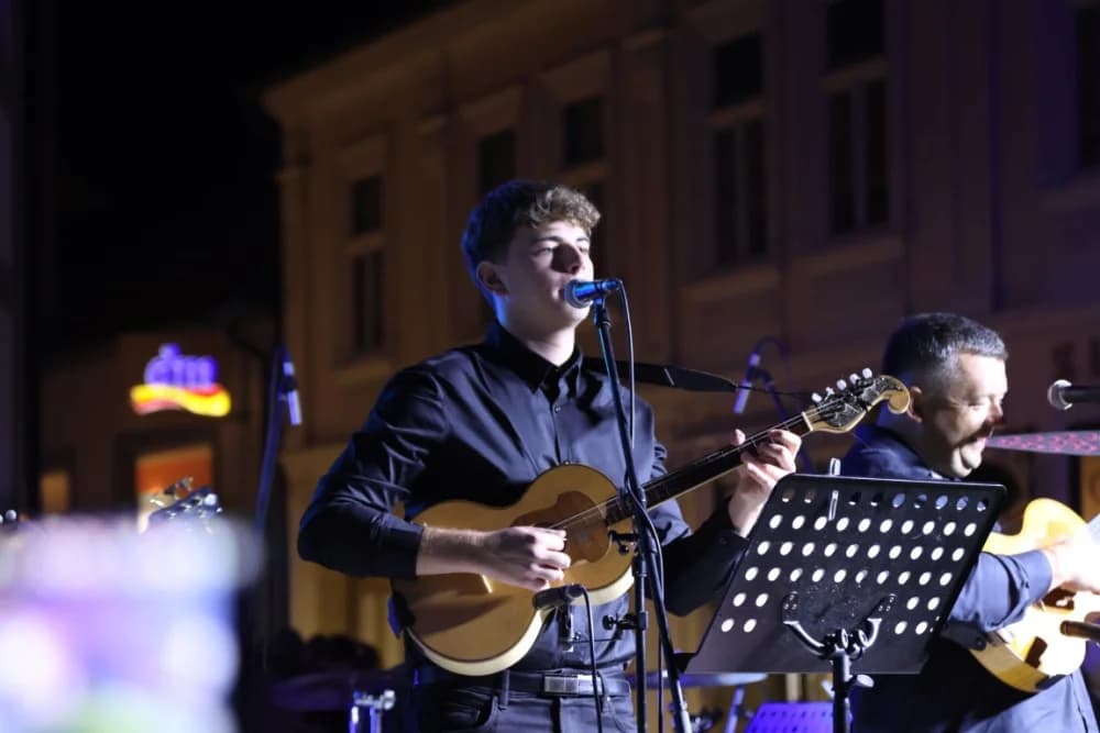 Domaćih sedam glazbenika u čast legendarnog Kiće Slabinca pjevalo i sviralo njegove najljepše pjesme
