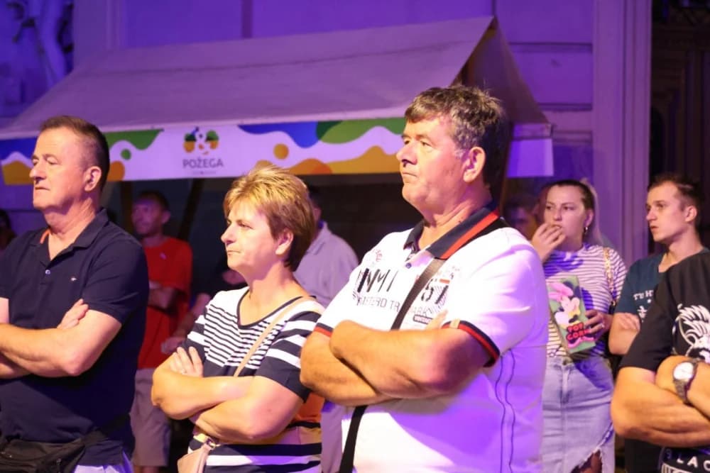 Domaćih sedam glazbenika u čast legendarnog Kiće Slabinca pjevalo i sviralo njegove najljepše pjesme