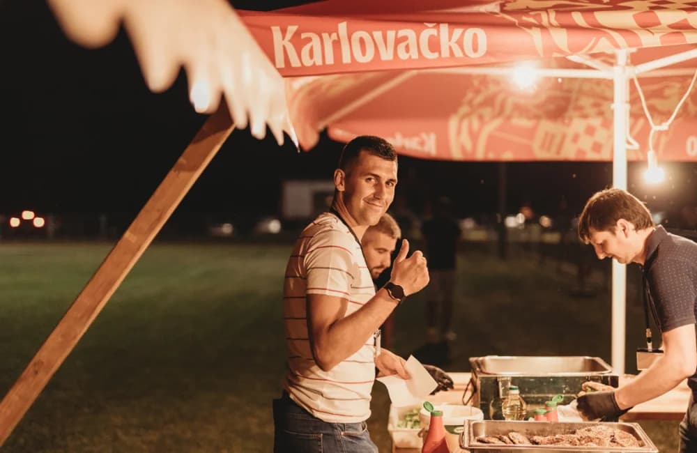 [NAJAVA] VETOVAČKO LJETO 2024.: Ulaznice za veliki koncert Ace Lukasa dostupne su u požeškom Clubu Saloon i sustavu Eventim