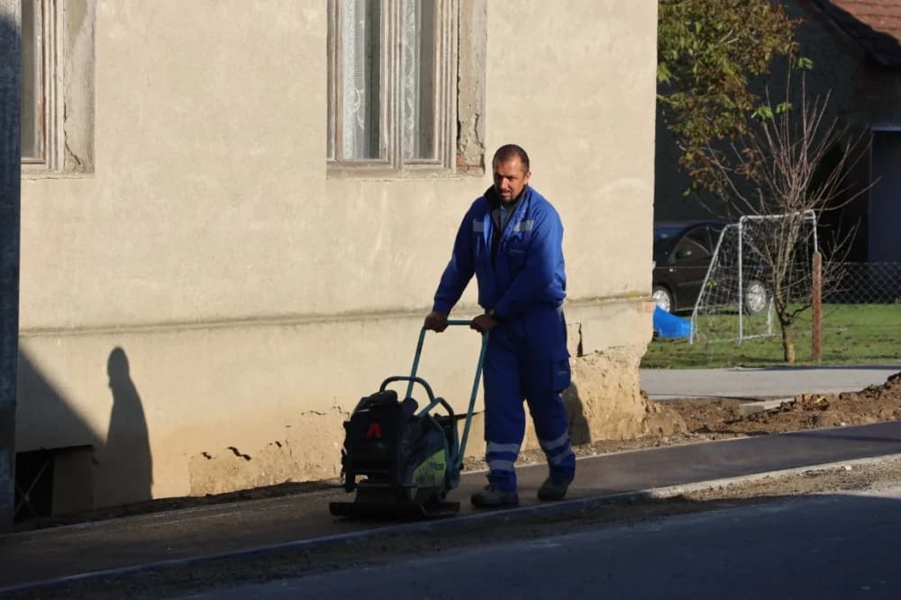 Jakšićani dobili još jednu novu pješačku stazu: Vrijednost investicije gotovo 33 tisuće eura /FOTO/