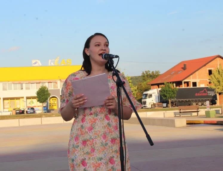 Izvedena predstava za djecu i održan kviz iz književnosti za mlade  na Trgu bećarca u Pleternici