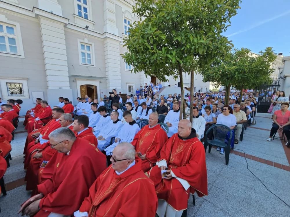 (FOTO-VIDEO) Svečanim euharistijskim slavljem proslavljena svetkovina sv. Lovre zaštitnika Požeške biskupije