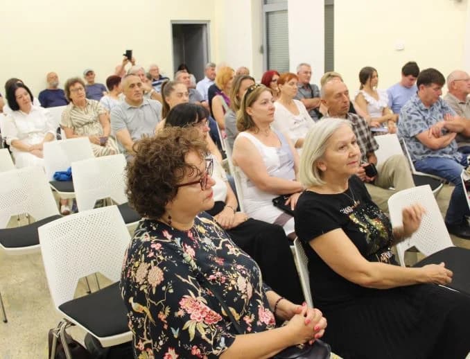 VEČER DUHOVNE POEZIJE U PLETERNICI: Predstavljena zbirka pjesama Peje Šimića „Čovječe, prizemlji se“