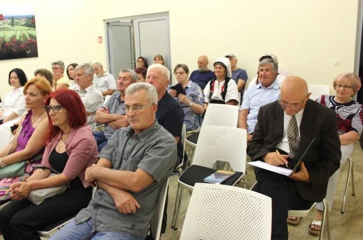 VEČER DUHOVNE POEZIJE U PLETERNICI: Predstavljena zbirka pjesama Peje Šimića „Čovječe, prizemlji se“