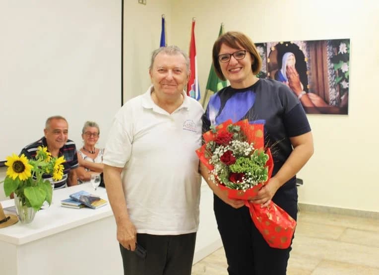 VEČER DUHOVNE POEZIJE U PLETERNICI: Predstavljena zbirka pjesama Peje Šimića „Čovječe, prizemlji se“