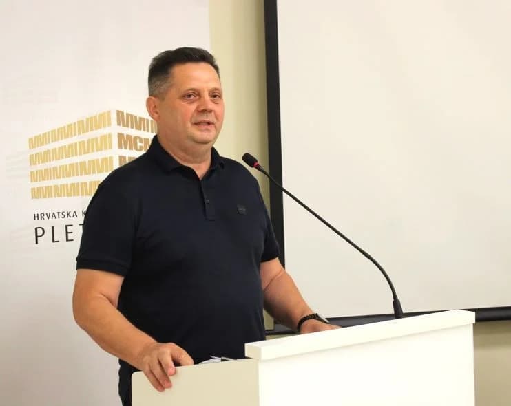 VEČER DUHOVNE POEZIJE U PLETERNICI: Predstavljena zbirka pjesama Peje Šimića „Čovječe, prizemlji se“