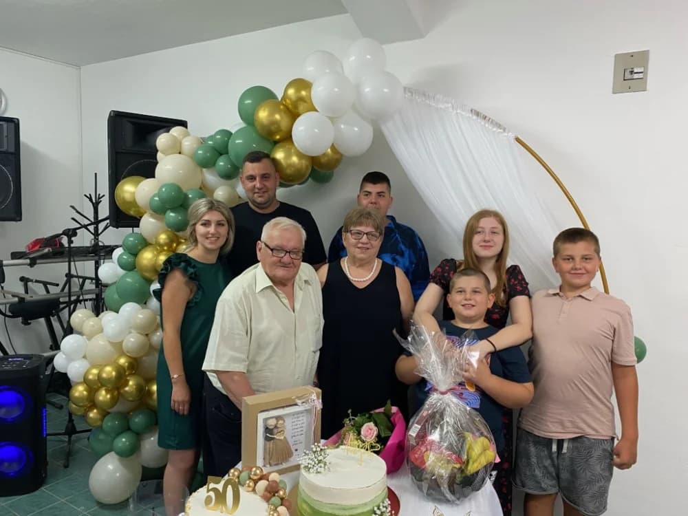 ZLATNI PIR U VELIKOJ: Supružnicima Ivanu i Kati Rončević za pola stoljeća braka tri kćeri pripremile tri torte!