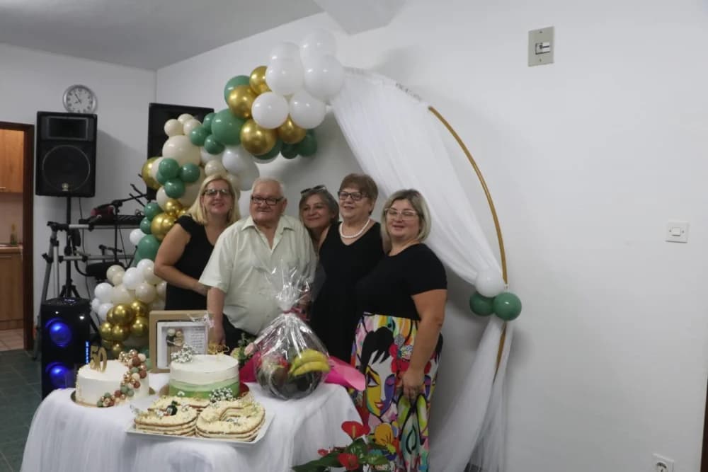 ZLATNI PIR U VELIKOJ: Supružnicima Ivanu i Kati Rončević za pola stoljeća braka tri kćeri pripremile tri torte!