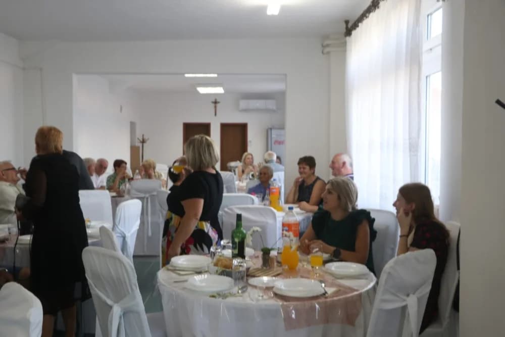ZLATNI PIR U VELIKOJ: Supružnicima Ivanu i Kati Rončević za pola stoljeća braka tri kćeri pripremile tri torte!