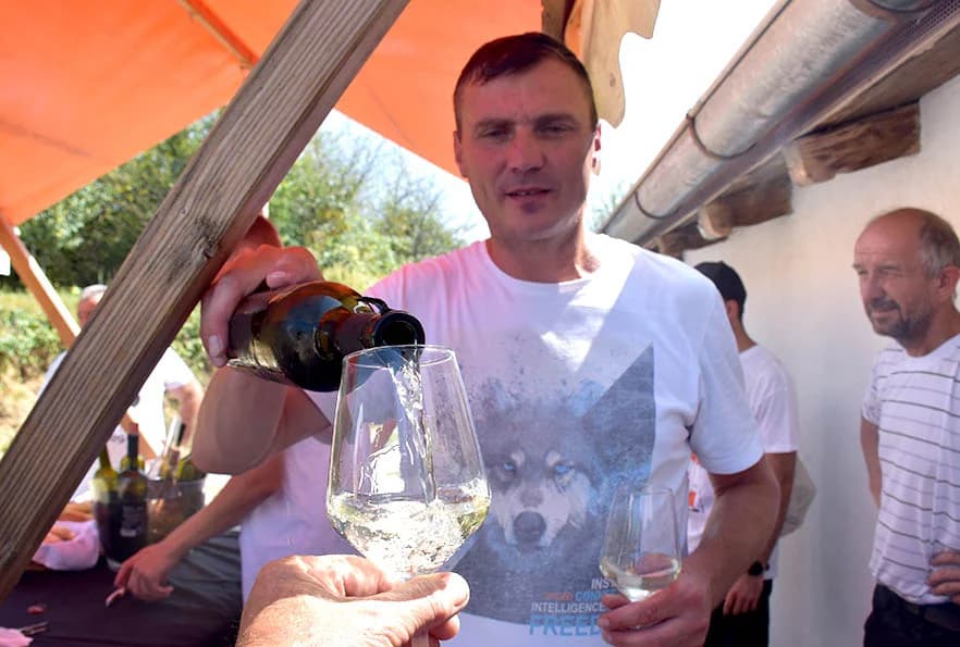 [FOTOGALERIJA] Uz jelo i piće kaptolačkim vinogradima prošlo više od četiri stotine sudionika