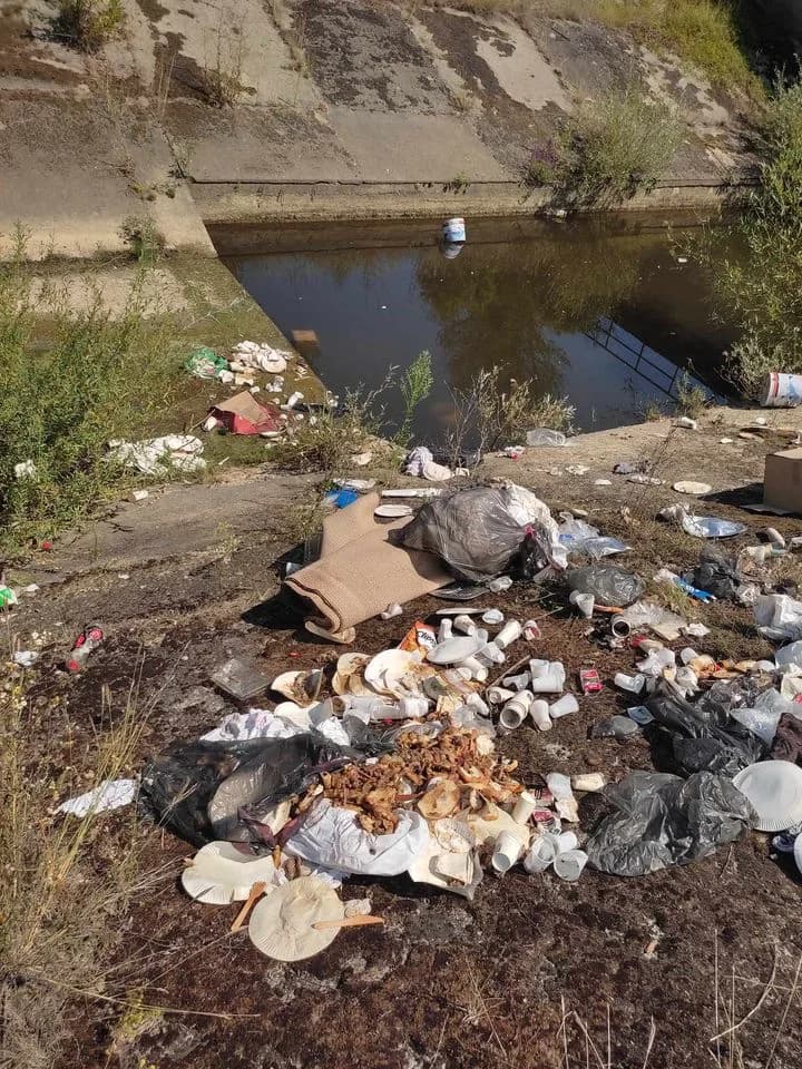 Otiđi i pokupi smeće koje si bacio u korito rijeke Londže kod Ciglenika: Ostavio si nehotice svoje podatke među papirima koji su još uvijek tamo!