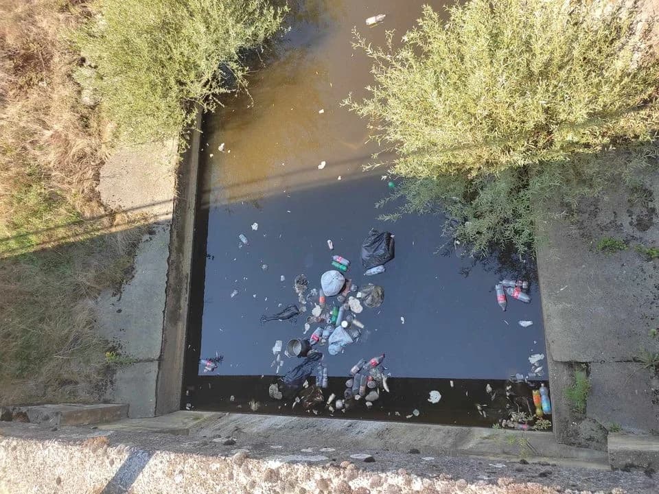 Otiđi i pokupi smeće koje si bacio u korito rijeke Londže kod Ciglenika: Ostavio si nehotice svoje podatke među papirima koji su još uvijek tamo!