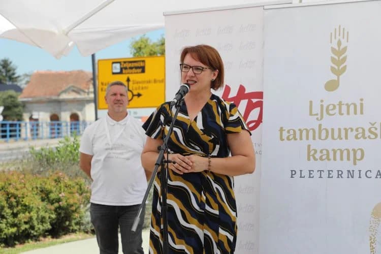 Na Trgu bećarca u Pleternici otvoren Ljetni tamburaški kamp