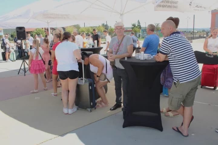 Na Trgu bećarca u Pleternici otvoren Ljetni tamburaški kamp