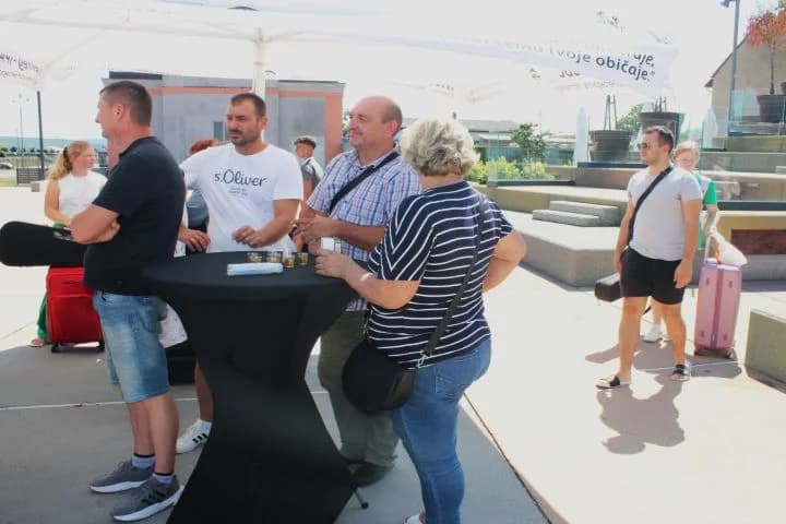 Na Trgu bećarca u Pleternici otvoren Ljetni tamburaški kamp