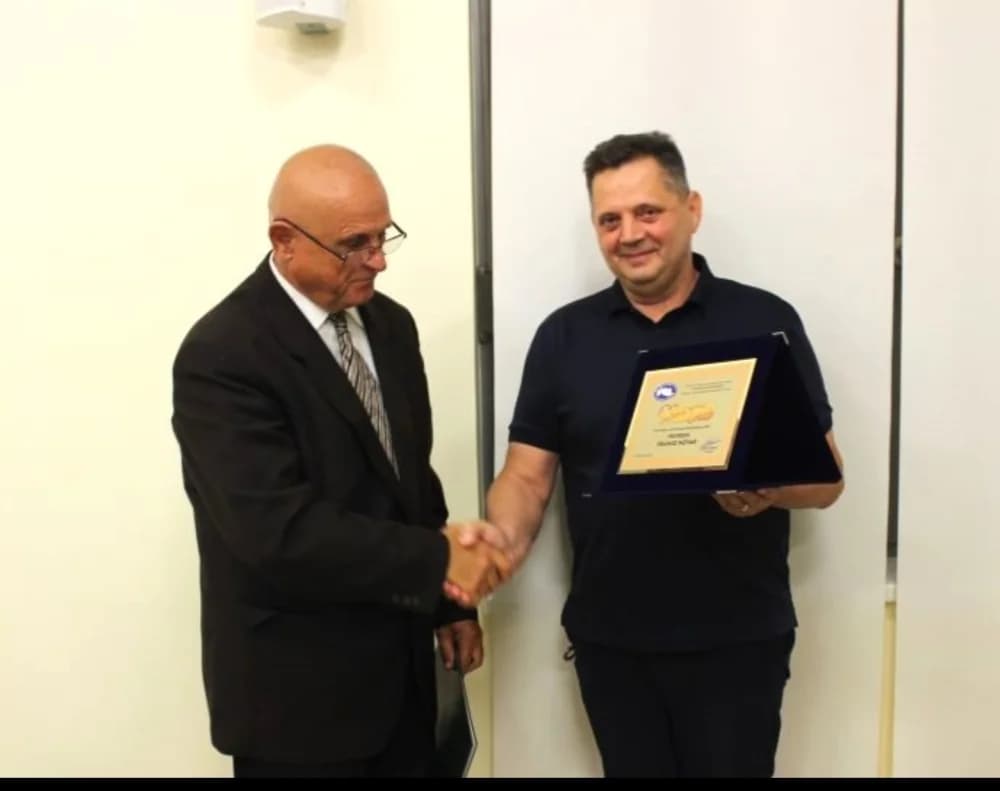 Zlatna plaketa ravnatelju pleterničke Knjižnice prof. Franji Novaku
