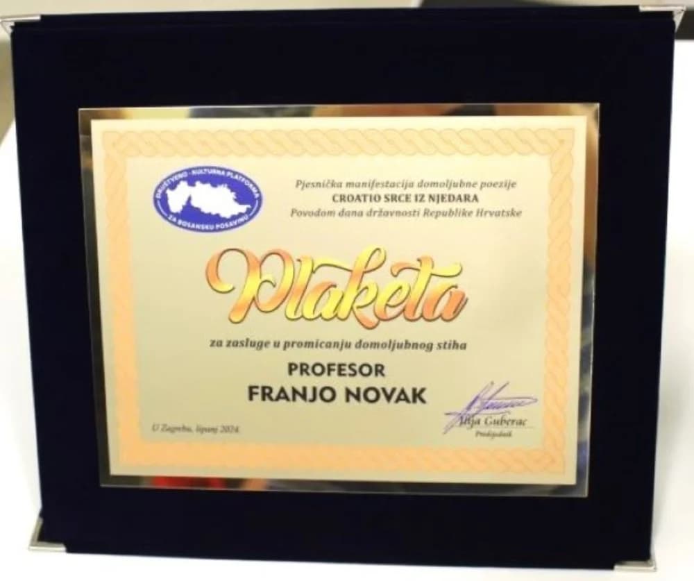 Zlatna plaketa ravnatelju pleterničke Knjižnice prof. Franji Novaku